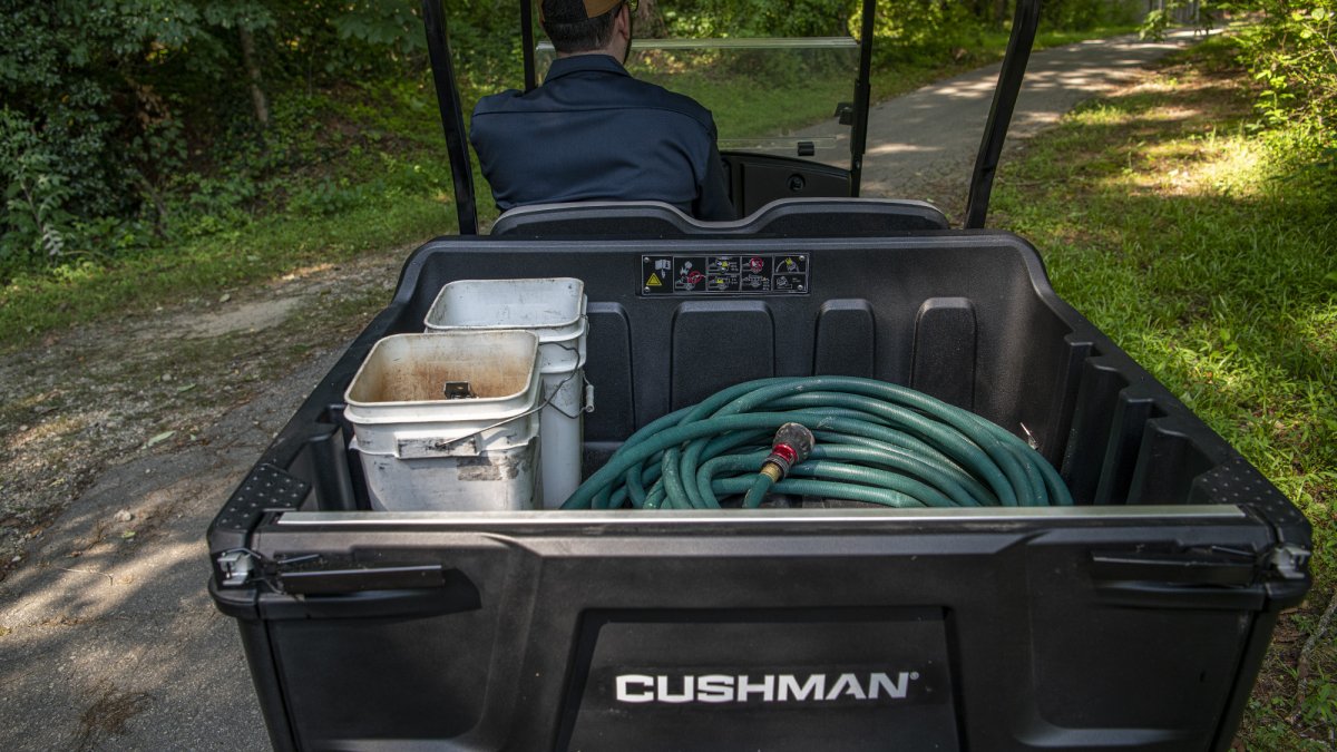Cushman Hauler 800 golf cart